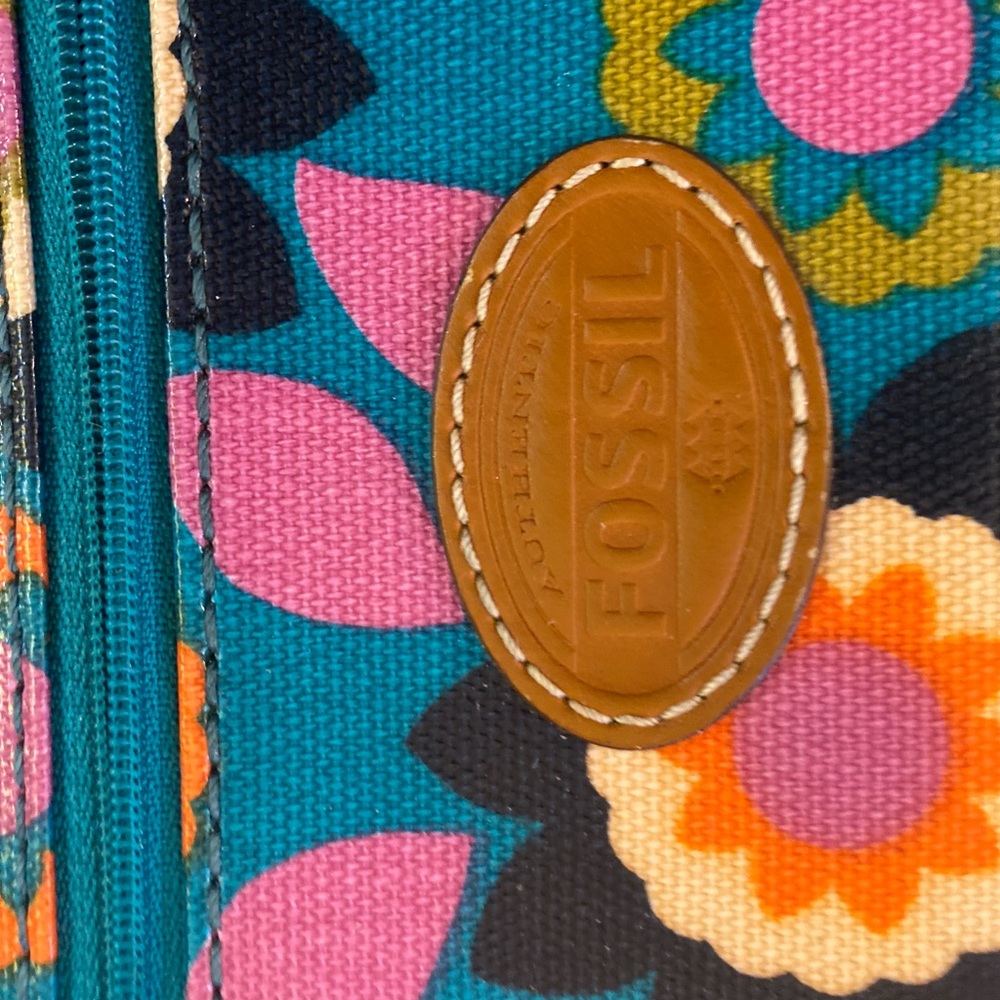 Fossil Flowered Print Wallet Almost New - image 5